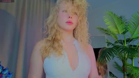 lililok101 online show from November 2025 02:32:01 AM