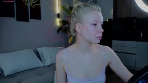 Snapshot of lililok101 chatting on June 2026 02:25:05 AM lililok101 online show from June 2026 02:25:05 AM