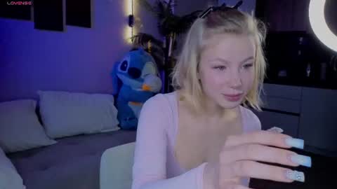 Snapshot of lililok101 chatting on June 2026 01:39:01 AM lililok101 online show from June 2026 01:39:01 AM