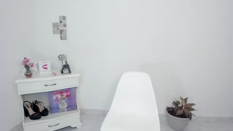 Alejandra  online show from February 2025 08:30:01 PM