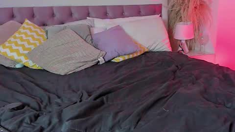 Lily online show from October 2025 07:58:02 PM