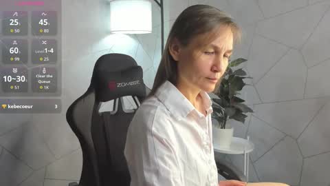 lillian_white1 online show from September 2025 12:43:01 AM