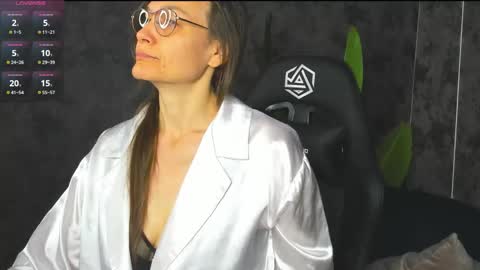 lillian_white1 online show from September 2025 12:14:01 AM