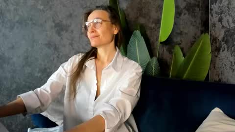 lillian_white1 online show from October 2025 11:49:02 PM