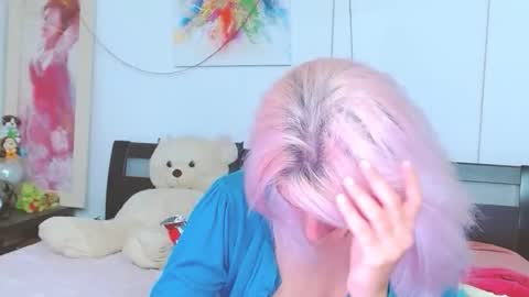 Lara online show from October 2025 10:12:01 PM