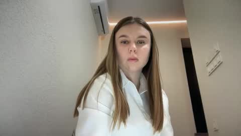 Snapshot of lillianx9zbld chatting on October 2025 06:17:02 PM Lily online show from October 2025 06:17:02 PM