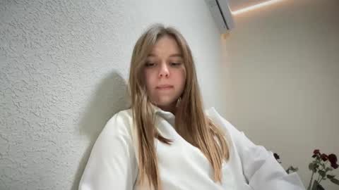 Snapshot of lillianx9zbld chatting on October 2025 09:52:02 AM Lily online show from October 2025 09:52:02 AM