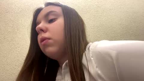 Snapshot of lillianx9zbld chatting on October 2025 06:52:02 PM Lily online show from October 2025 06:52:02 PM