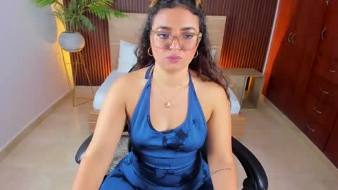 L I L L Y online show from February 2025 03:53:02 PM