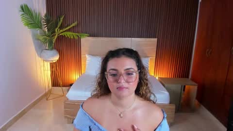 L I L L Y online show from February 2025 10:47:02 PM