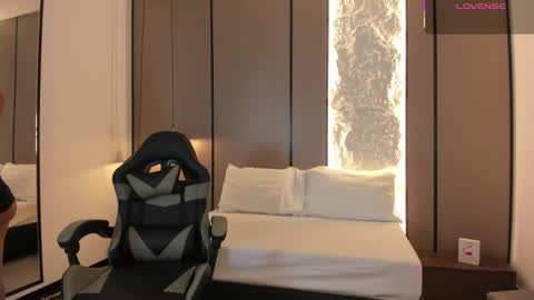 L I L L Y online show from September 2025 12:37:01 PM