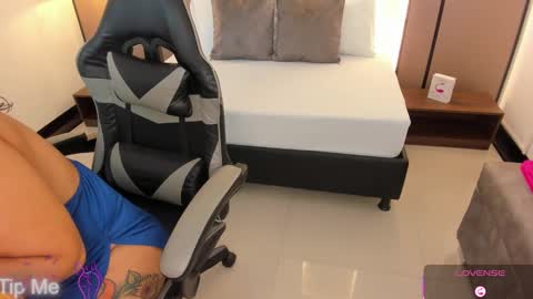 L I L L Y online show from September 2025 12:07:01 PM