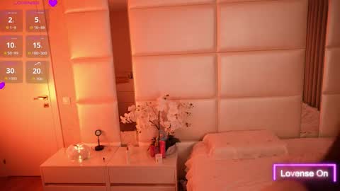 Snapshot of lilly_colins chatting on October 2025 06:50:02 PM Lilly Colins online show from October 2025 06:50:02 PM