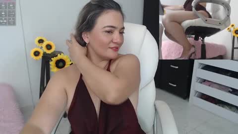 Snapshot of lilly_milf chatting on December 2024 01:14:01 AM Lilly online show from December 2024 01:14:01 AM