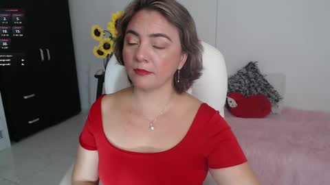 Snapshot of lilly_milf chatting on February 2025 01:39:02 PM Lilly online show from February 2025 01:39:02 PM