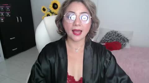 Snapshot of lilly_milf chatting on February 2025 11:46:01 AM Lilly online show from February 2025 11:46:01 AM