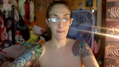 hi guys im back on here 3 online show from October 2025 09:15:02 PM