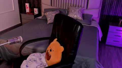 Lilly Ortiz online show from November 2025 07:58:01 PM