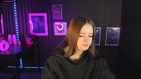 Snapshot of lily_moonlight chatting on December 2024 06:47:01 AM Lily online show from December 2024 06:47:01 AM