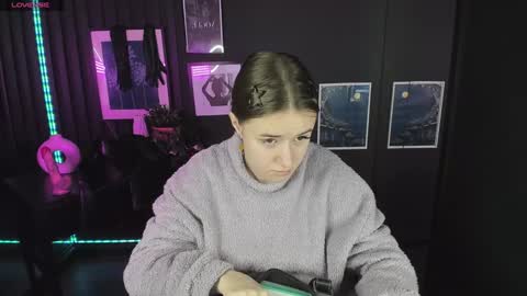 Snapshot of lily_moonlight chatting on December 2024 07:03:01 AM Lily online show from December 2024 07:03:01 AM