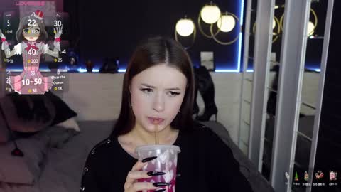 Snapshot of lily_moonlight chatting on December 2024 02:22:02 PM Lily online show from December 2024 02:22:02 PM