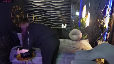 Snapshot of lily_moonlight chatting on February 2025 06:54:01 AM Lily online show from February 2025 06:54:01 AM