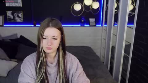 Snapshot of lily_moonlight chatting on February 2025 08:06:02 AM Lily online show from February 2025 08:06:02 AM