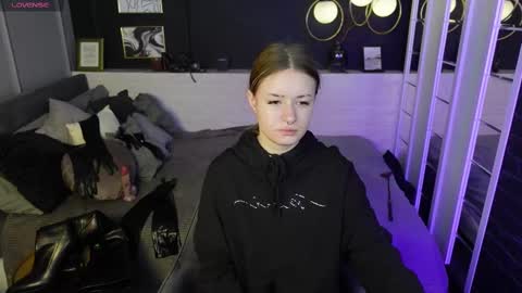 Snapshot of lily_moonlight chatting on March 2025 07:47:02 AM Lily online show from March 2025 07:47:02 AM