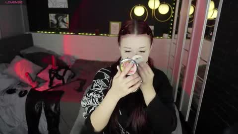 Snapshot of lily_moonlight chatting on October 2025 07:04:02 AM Lily online show from October 2025 07:04:02 AM