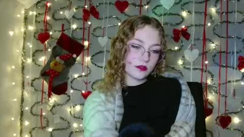 small lily online show from December 2025 06:25:01 PM
