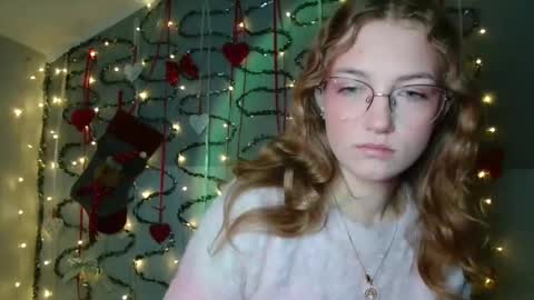 small lily online show from January 2026 07:02:02 AM