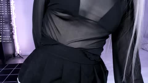 Snapshot of lily_weep chatting on March 2025 12:11:02 PM Lily online show from March 2025 12:11:02 PM