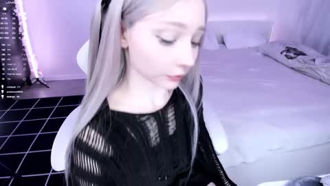 Snapshot of lily_weep chatting on March 2025 10:15:02 PM Lily online show from March 2025 10:15:02 PM