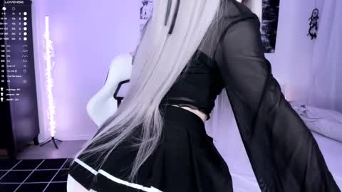 Snapshot of lily_weep chatting on March 2025 02:50:01 AM Lily online show from March 2025 02:50:01 AM