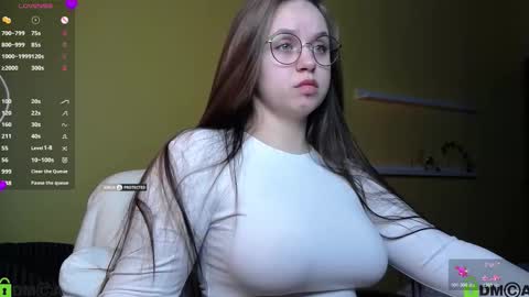 Lily online show from October 2025 01:00:01 PM