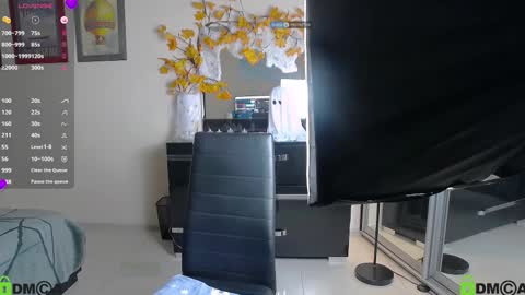 Lily online show from October 2025 11:23:02 AM