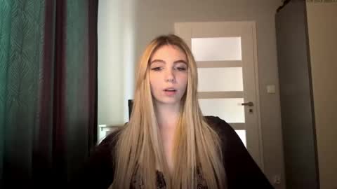 Snapshot of lilysweetgirl chatting on May 2026 05:30:02 PM Lily online show from May 2026 05:30:02 PM