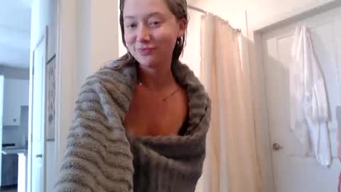 Snapshot of lilyyymonroee chatting on October 2025 07:56:02 PM Lily Monroe online show from October 2025 07:56:02 PM