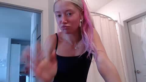 Snapshot of lilyyymonroee chatting on November 2025 06:24:02 PM Lily Monroe online show from November 2025 06:24:02 PM