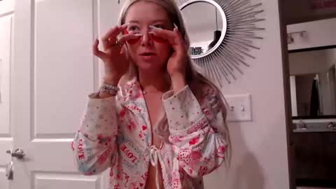 Snapshot of lilyyymonroee chatting on January 2026 12:07:02 PM Lily Monroe online show from January 2026 12:07:02 PM