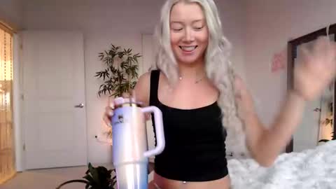 Snapshot of lilyyymonroee chatting on January 2026 01:05:02 PM Lily Monroe online show from January 2026 01:05:02 PM