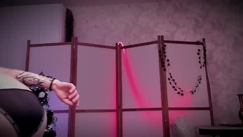 Lina -  online show from December 2024 11:43:02 AM