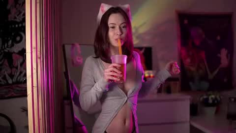 Lina -  online show from February 2026 04:13:02 AM