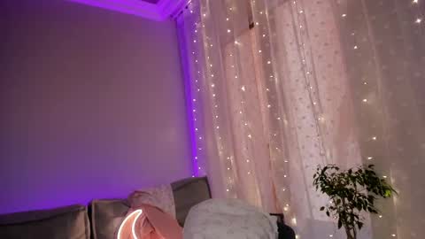 Sophia online show from February 2025 07:00:01 AM