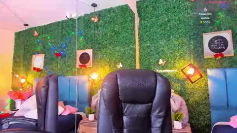 Lina  online show from December 2025 11:26:02 AM