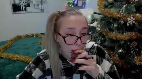 Snapshot of linatruly chatting on December 2024 08:14:02 PM Lina online show from December 2024 08:14:02 PM