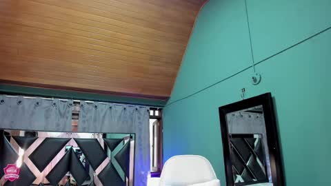 Snapshot of linda4petite chatting on March 2025 12:53:02 PM Linda online show from March 2025 12:53:02 PM