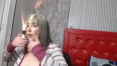 Snapshot of linda__mature chatting on December 2025 11:52:01 AM Linda online show from December 2025 11:52:01 AM