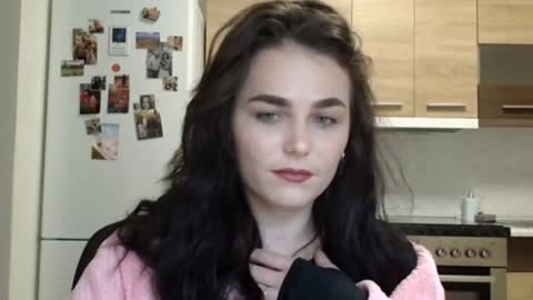 Linda online show from November 2025 08:54:02 PM