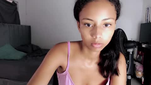 Snapshot of linda_brown_1 chatting on February 2026 01:04:01 PM linda brown online show from February 2026 01:04:01 PM